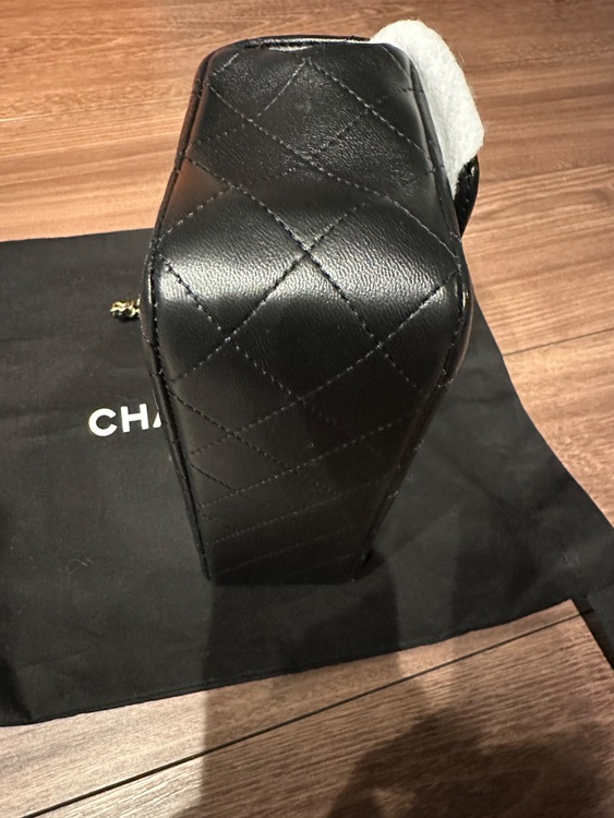 トップハンドルミニ　ラムスキン（ブランドバッグ）の商品画像 - 査定依頼日：2025年11月16日 - 最高査定価格：670,000円