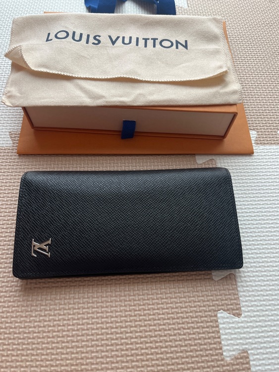 ポルトフォイユブラザブラックメンズメタリック（ブランド財布・小物）の商品画像 - 査定依頼日：2025年9月7日 - 最高査定価格：17,000円