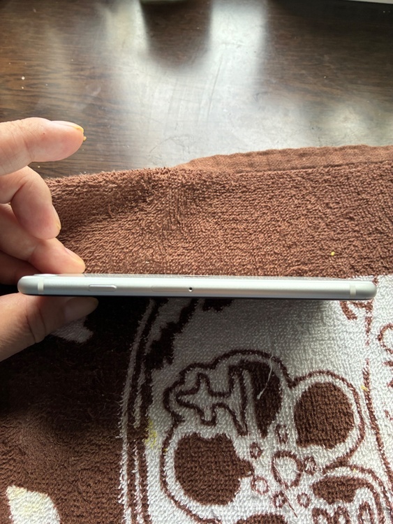 アイホンSE2世代（スマホ）の商品画像 - 査定依頼日：2026年1月8日 - 最高査定価格：10,000円