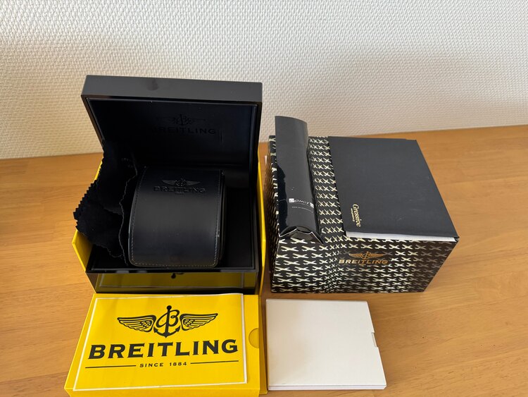 ブライトリング その他 AB015（高級時計）の商品画像 - 査定依頼日：2025年2月6日 - 最高査定価格：450,000円