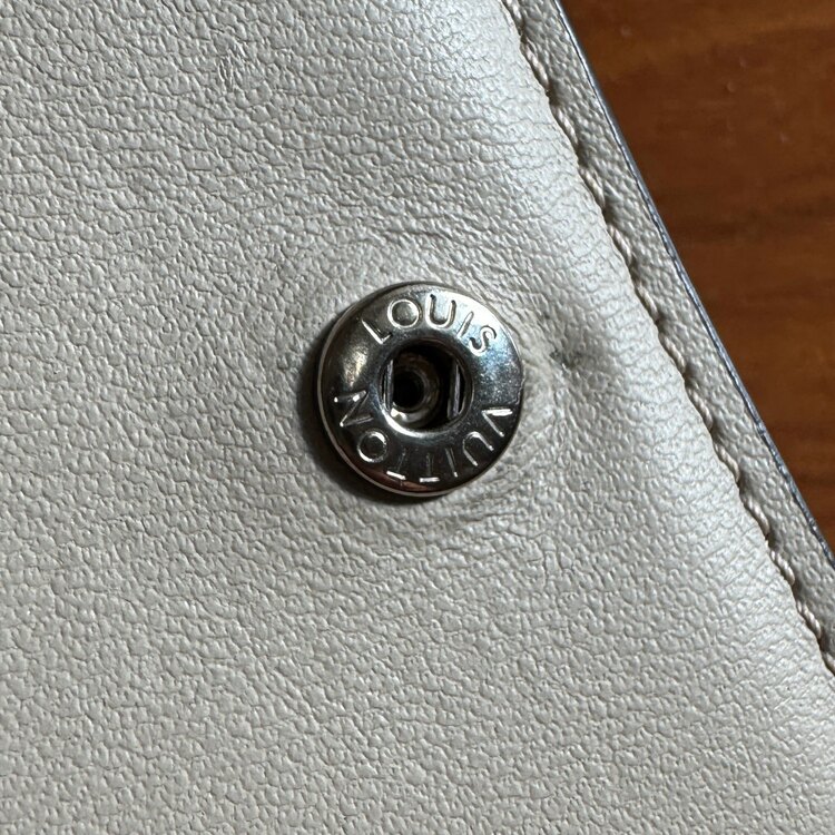 ポルトフォイユ・クレア（ブランド財布・小物）の商品画像 - 査定依頼日：2025年1月13日 - 最高査定価格：35,000円