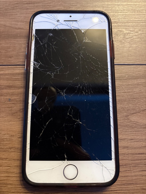 iPhoneSE（スマホ）の商品画像 - 査定依頼日：2026年1月6日 - 最高査定価格：11,000円