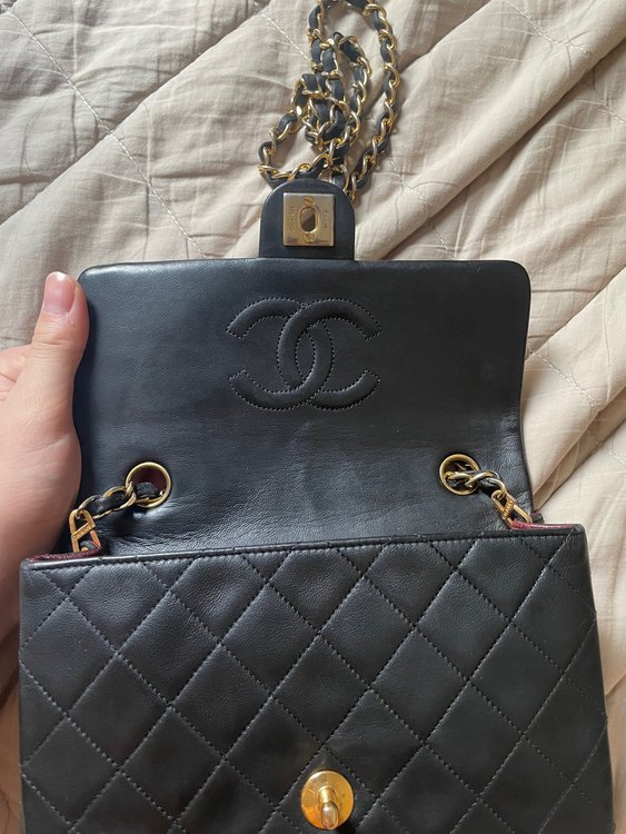  ダブルフラップ チェーン ショルダーバッグ（ブランドバッグ）の商品画像 - 査定依頼日：2022年9月11日 - 最高査定価格：400,000円