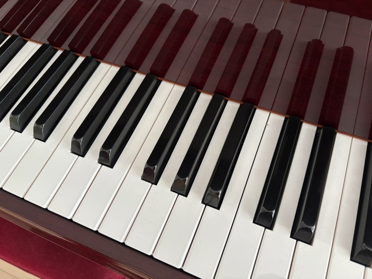 KL68C チェリーワインカラー艶出し（ピアノ・楽器・PA機材）の商品画像 - 査定依頼日：2026年1月23日 - 最高査定価格：5,000円