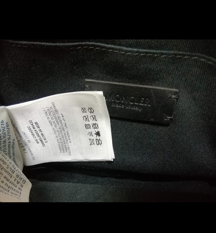 MONCLER　CARADOC MINI バッグ（ブランドバッグ）の商品画像 - 査定依頼日：2025年4月28日 - 最高査定価格：75,000円