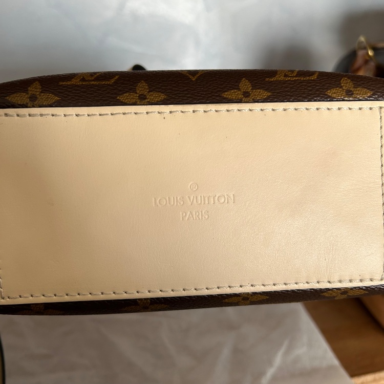 サントンジュ　ショルダーバッグ（ブランドバッグ）の商品画像 - 査定依頼日：2026年1月30日 - 最高査定価格：160,000円