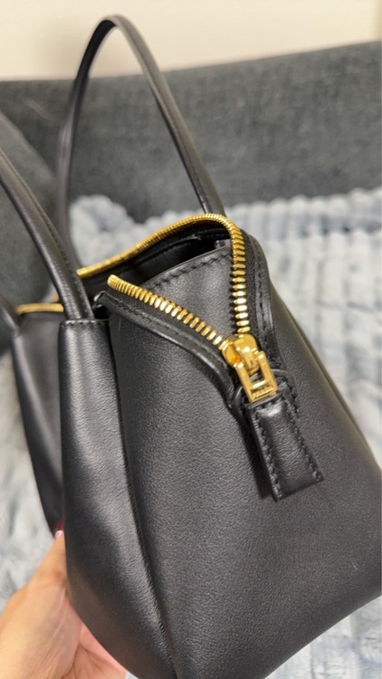 プラダ  （ブランドバッグ）の商品画像 - 査定依頼日：2025年11月11日 - 最高査定価格：220,000円