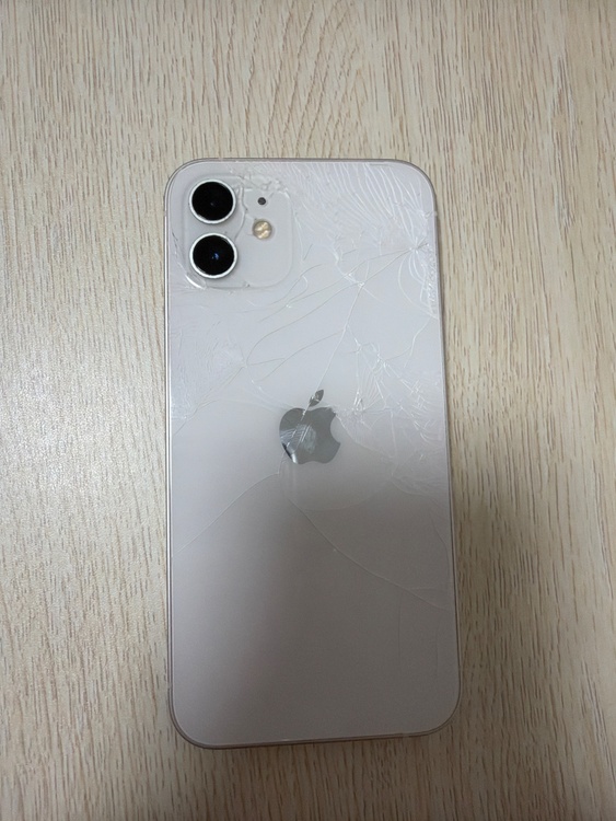 iPhone12（スマホ）の商品画像 - 査定依頼日：2026年9月29日 - 最高査定価格：12,500円