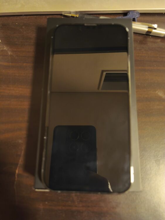 iPhone 13 Pro Max 256GB au（スマホ）の商品画像 - 査定依頼日：2025年8月5日 - 最高査定価格：76,000円