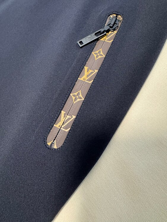 ナイロン×ポリウレタン　ワンピース　ブラック　20AW　34　RW202W （古着・ファッション）の商品画像 - 査定依頼日：2025年1月26日 - 最高査定価格：50,000円