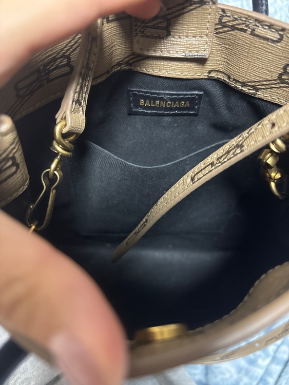 バレンシアガ  （ブランドバッグ）の商品画像 - 査定依頼日：2025年7月24日 - 最高査定価格：60,000円
