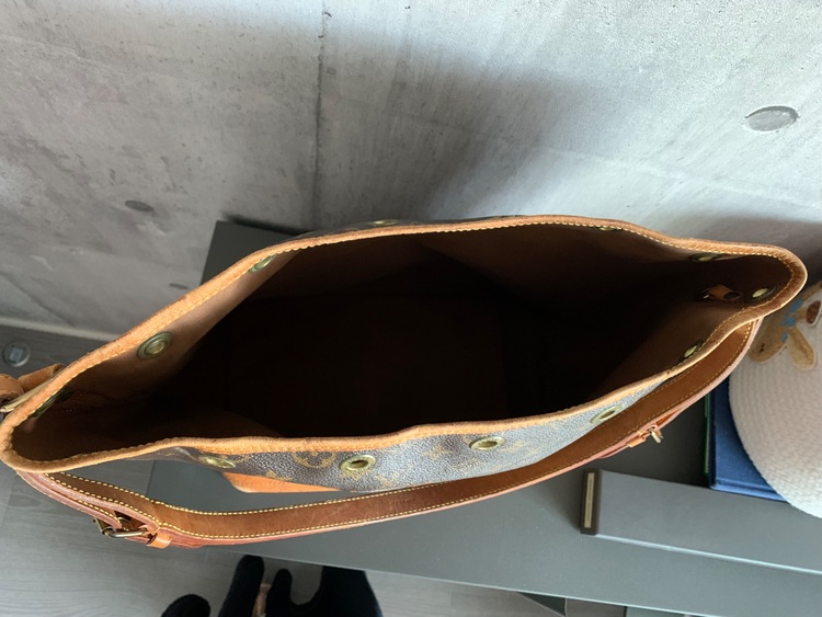 バケツ型（ブランドバッグ）の商品画像 - 査定依頼日：2025年6月7日 - 最高査定価格：50,000円