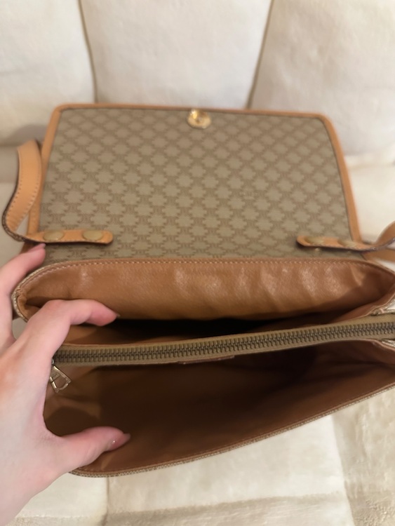 ショルダーバッグ（ブランドバッグ）の商品画像 - 査定依頼日：2025年9月20日 - 最高査定価格：30,000円