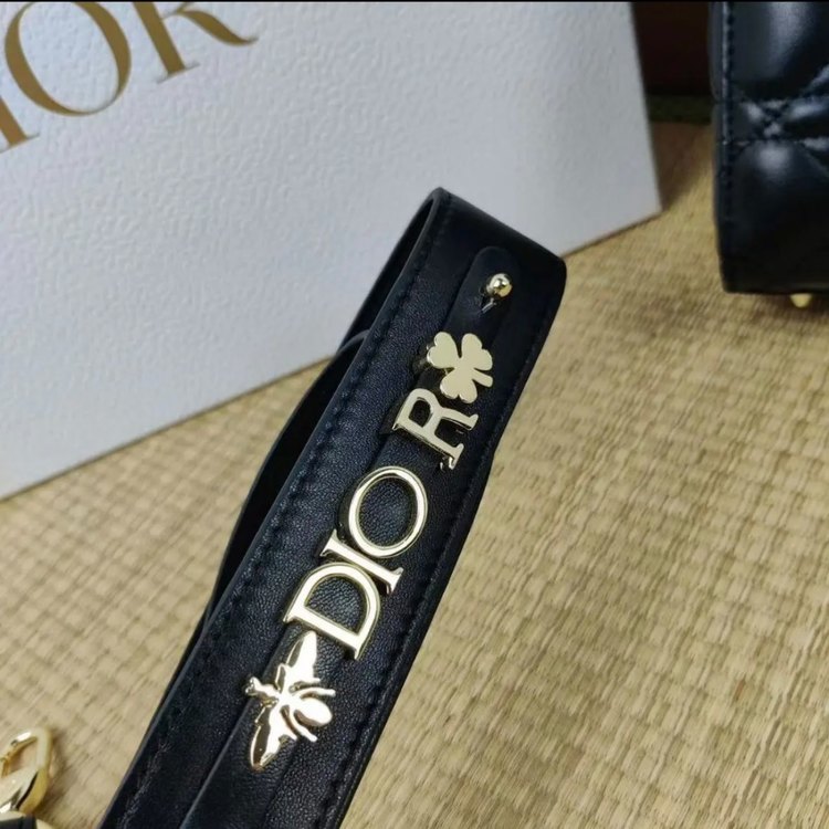 レディディオール MYABC（ブランドバッグ）の商品画像 - 査定依頼日：2023年9月1日 - 最高査定価格：400,000円