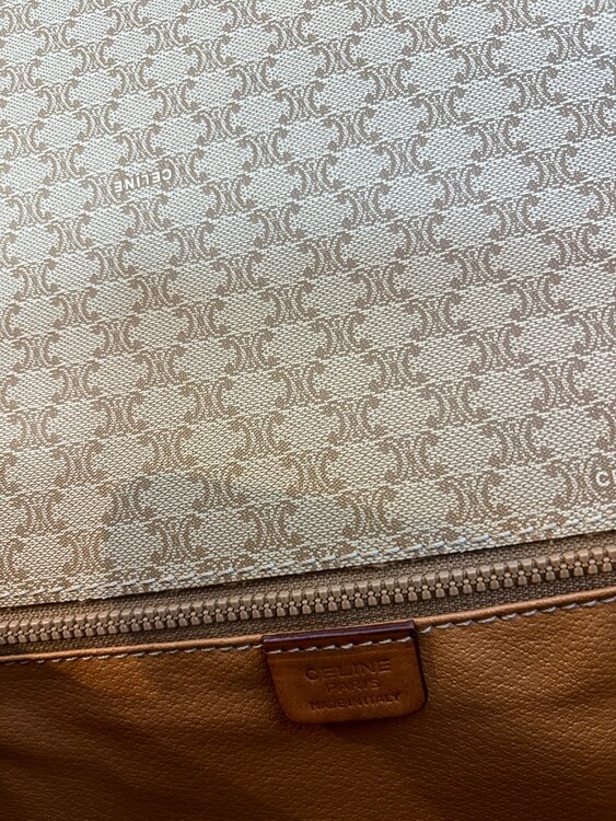 オールドセリーヌ　ショルダーバッグ（ブランドバッグ）の商品画像 - 査定依頼日：2025年4月5日 - 最高査定価格：10,000円