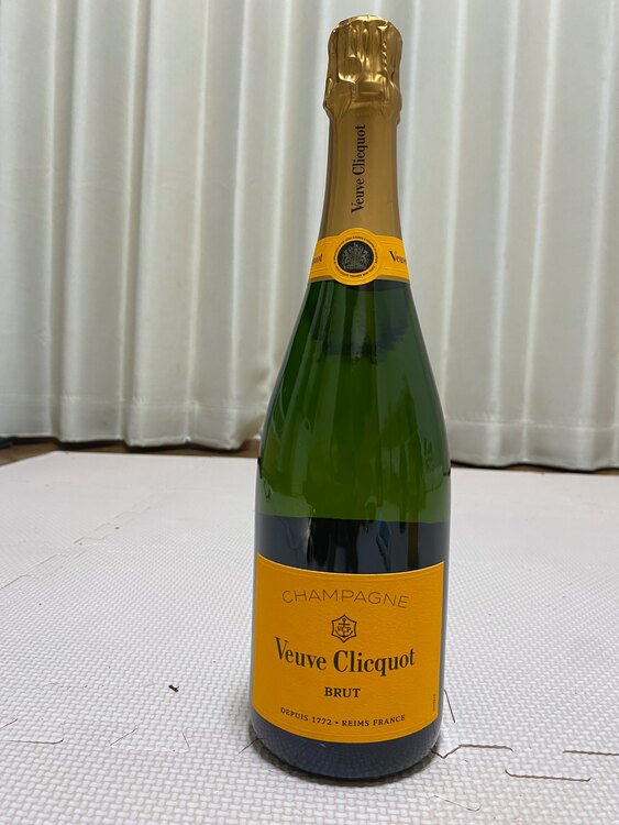 ヴーヴ・クリコイエローラベルブリュット（お酒）の商品画像 - 査定依頼日：2025年3月27日