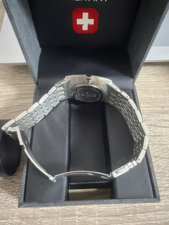 SWISS MILITARY WATCH（高級時計）の商品画像 - 査定依頼日：2026年7月2日 - 最高査定価格：3,000円