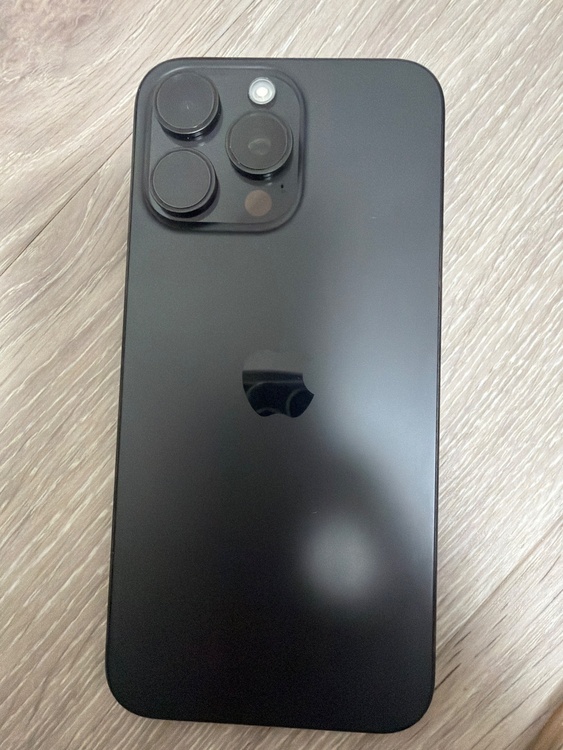 iPhone iPhone 15 Pro Max 256GB au（スマホ）の商品画像 - 査定依頼日：2026年5月29日 - 最高査定価格：105,000円