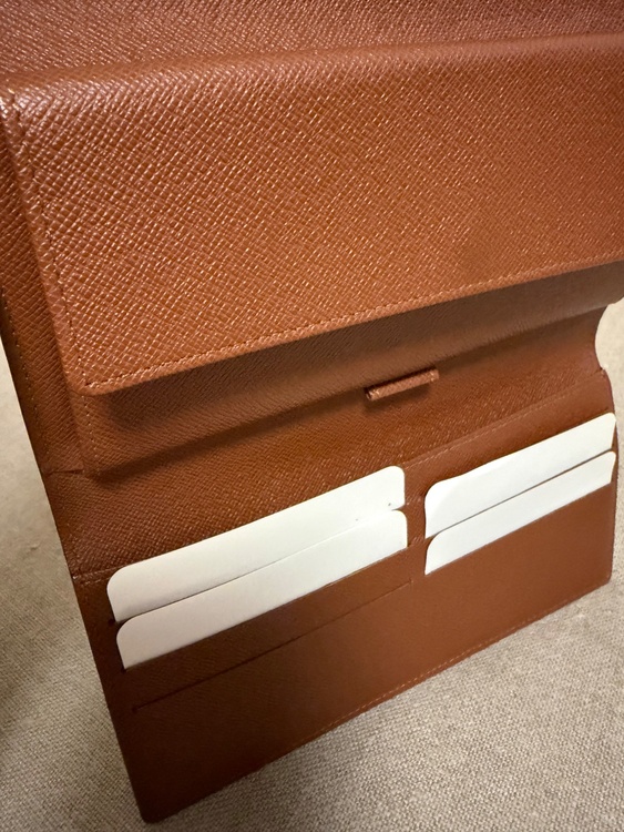 LOUIS VUITTON（ルイ・ヴィトン）「ポルトフォイユ・サラ」旧型（ブランド財布・小物）の商品画像 - 査定依頼日：2026年10月6日 - 最高査定価格：30,000円