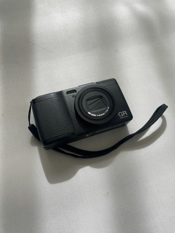 RICOH GR DIGITAL Ⅳ（カメラ）の商品画像 - 査定依頼日：2025年11月11日 - 最高査定価格：28,000円