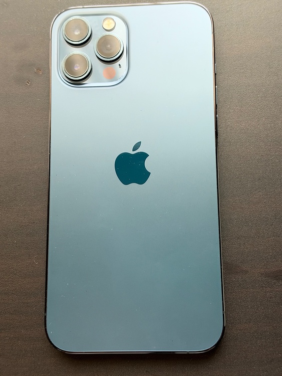 iPhone iPhone 12 Pro Max 128GB au（スマホ）の商品画像 - 査定依頼日：2026年9月26日 - 最高査定価格：32,000円