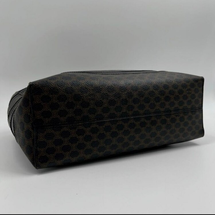 マカダム 黒 （ブランドバッグ）の商品画像 - 査定依頼日：2025年5月3日 - 最高査定価格：30,000円