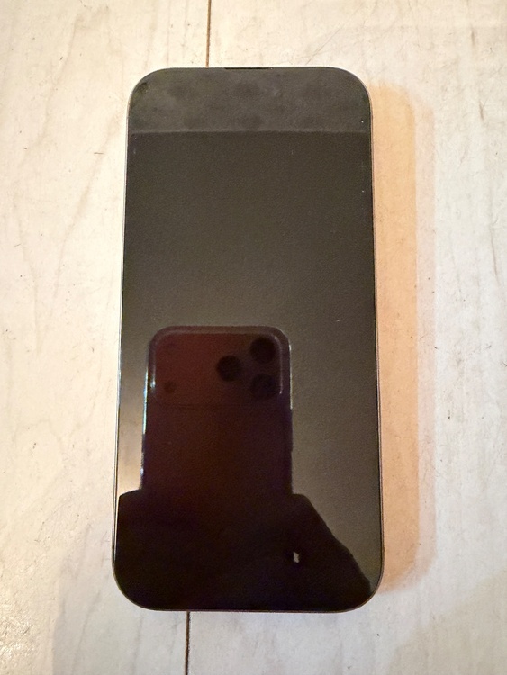 iPhone iPhone 16 Pro 1TB au（スマホ）の商品画像 - 査定依頼日：2026年6月10日 - 最高査定価格：136,000円