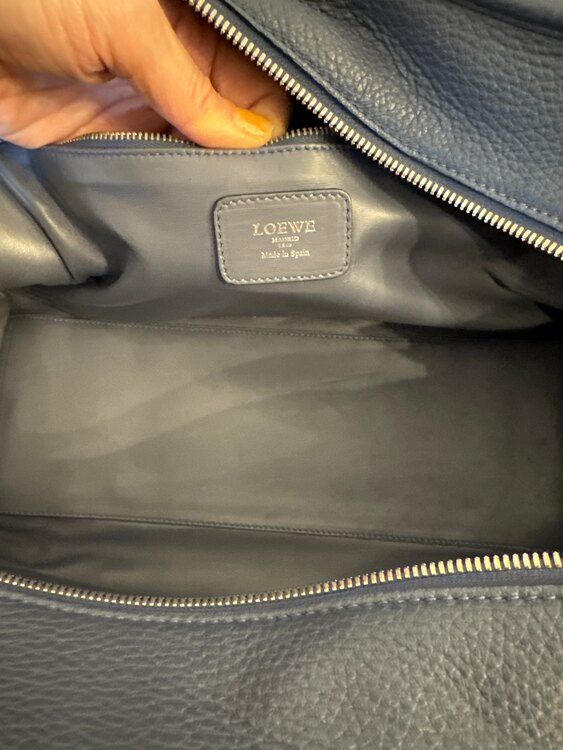 ロエベレザーバッグ（ブランドバッグ）の商品画像 - 査定依頼日：2025年4月16日 - 最高査定価格：90,000円