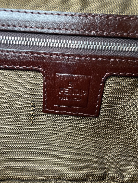 フェンディ　マンマバケット（ブランドバッグ）の商品画像 - 査定依頼日：2025年9月16日 - 最高査定価格：110,000円