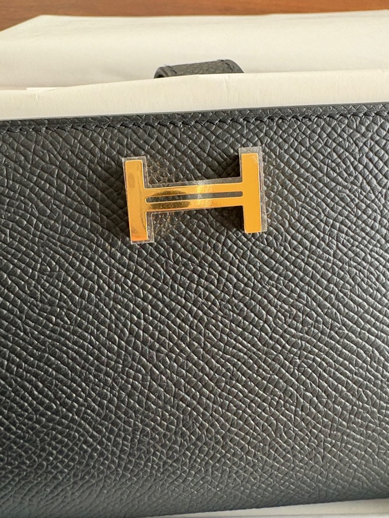 ベアンコンパクト　ノワール　ゴールド金具 K刻印（ブランド財布・小物）の商品画像 - 査定依頼日：2026年4月4日 - 最高査定価格：300,000円