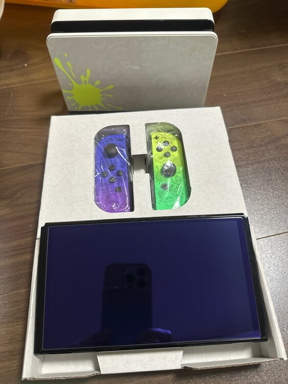 NintendoSwitch有機ELモデルスプラトゥーン3エディションとソフト　（ゲーム機本体・ゲームソフト）の商品画像 - 査定依頼日：2025年3月27日 - 最高査定価格：20,000円