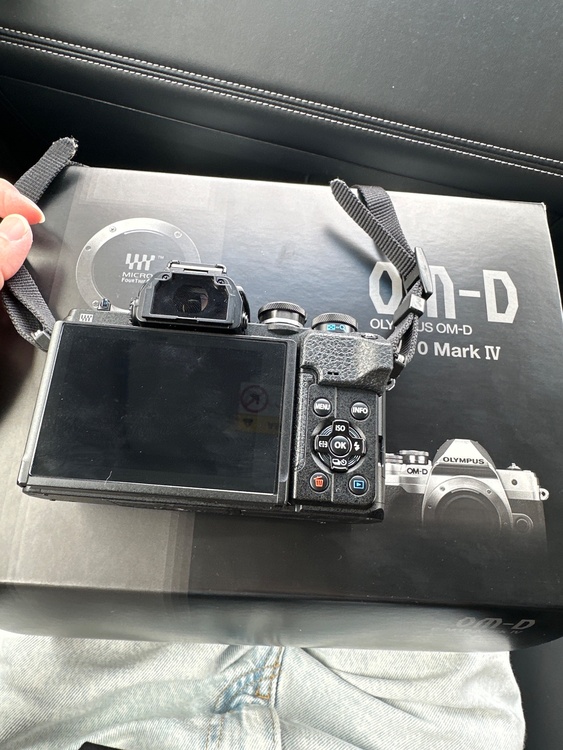 OM-D E-M10 Mark IV EZダブルズームキット（カメラ）の商品画像 - 査定依頼日：2026年9月13日 - 最高査定価格：72,000円