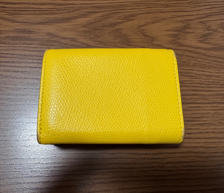 F is  三つ折り財布（ブランド財布・小物）の商品画像 - 査定依頼日：2025年12月24日 - 最高査定価格：10,000円