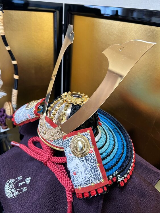 加藤鞆美作 1/3　源頼朝兜 作札あり（美術品・骨董品）の商品画像 - 査定依頼日：2026年4月7日 - 最高査定価格：3,000円