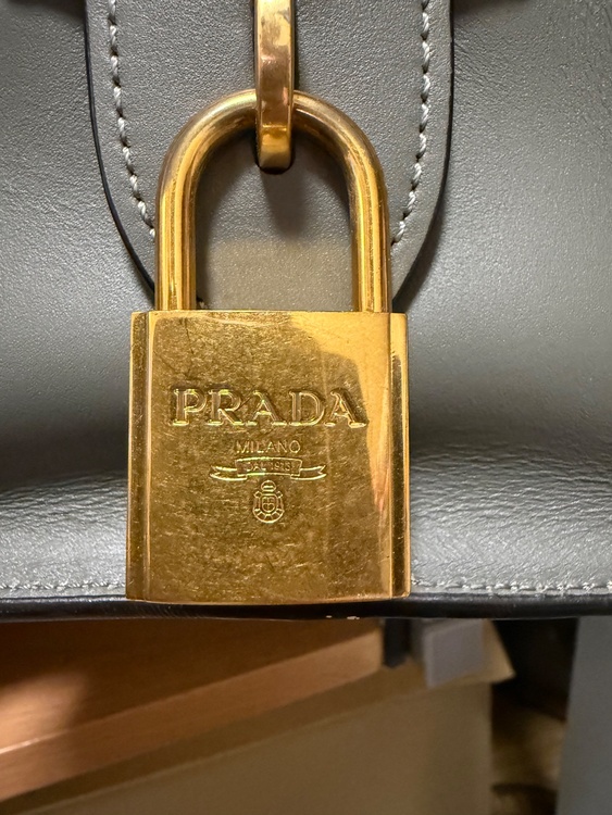 プラダ  （ブランドバッグ）の商品画像 - 査定依頼日：2026年3月8日 - 最高査定価格：60,000円
