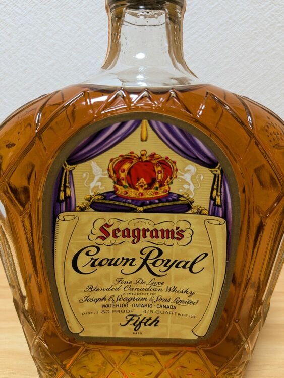 クラウンローヤル カナディアンウイスキー 1962 F4842094（お酒）の商品画像 - 査定依頼日：2025年6月2日 - 最高査定価格：100円