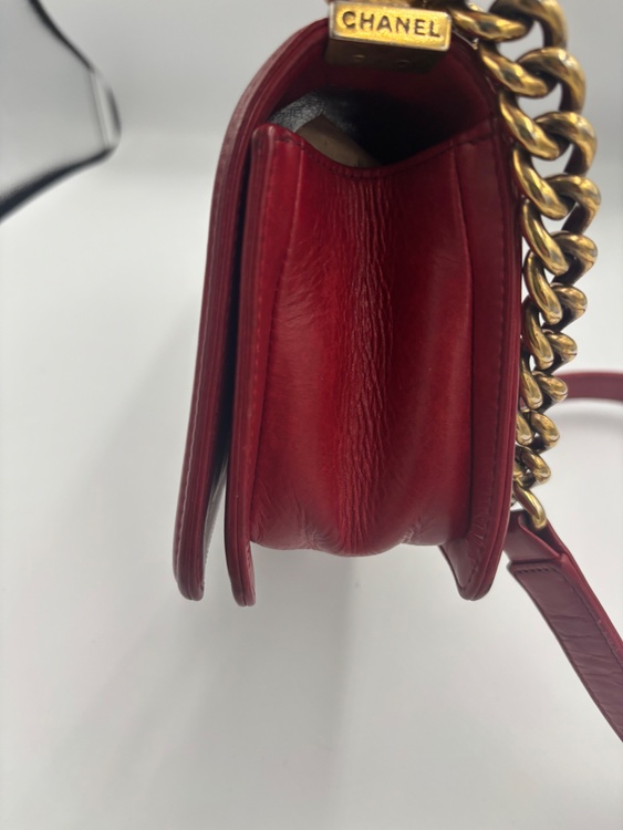 シャネル  ショルダーバッグ ボーイシャネル20 赤（ブランドバッグ）の商品画像 - 査定依頼日：2026年4月7日 - 最高査定価格：100,000円