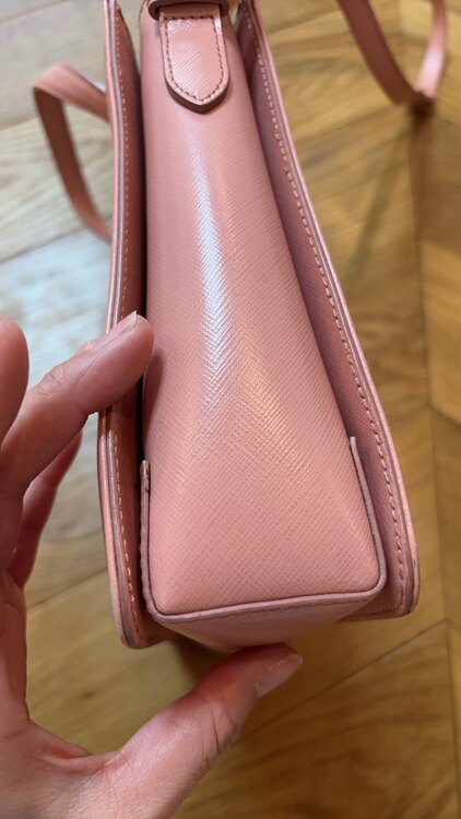 フェラガモ  （ブランドバッグ）の商品画像 - 査定依頼日：2025年2月20日 - 最高査定価格：15,000円