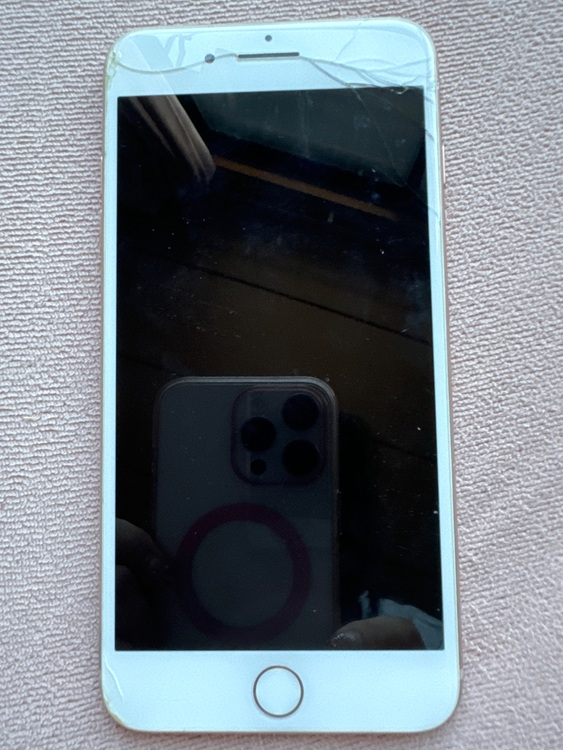 iPhone 8plus（スマホ）の商品画像 - 査定依頼日：2025年7月22日 - 最高査定価格：8,000円