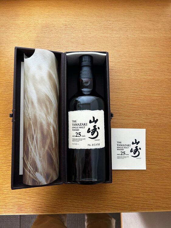 ウイスキー サントリー山崎 （お酒）の商品画像 - 査定依頼日：2025年1月31日 - 最高査定価格：1,020,000円