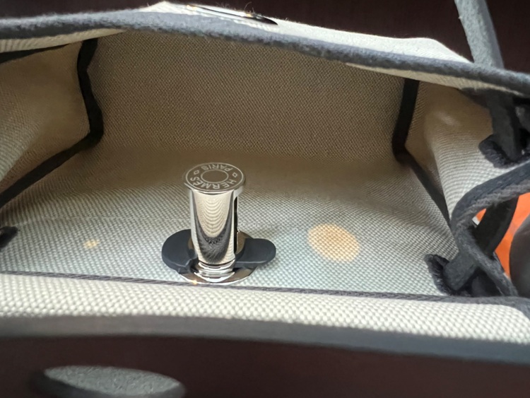 エールバックジップミニ（ブランドバッグ）の商品画像 - 査定依頼日：2025年8月28日 - 最高査定価格：500,000円