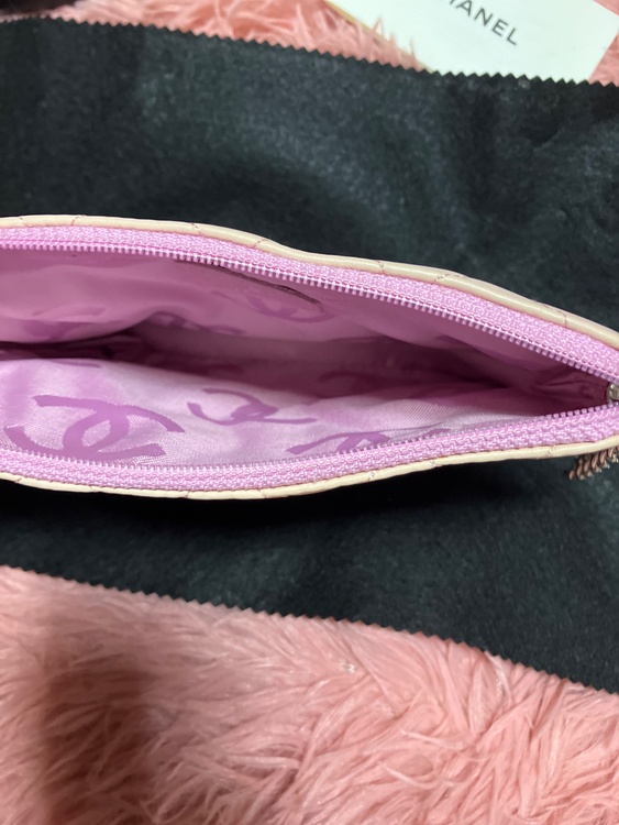 ポーチ（ブランド財布・小物）の商品画像 - 査定依頼日：2025年12月5日 - 最高査定価格：1,000円