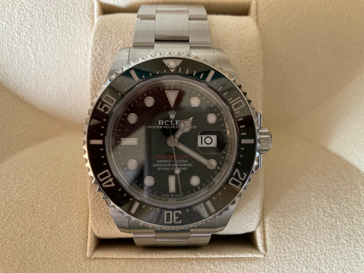 ロレックス シードゥエラー 12660（高級時計）の商品画像 - 査定依頼日：2025年1月10日 - 最高査定価格：1,960,000円