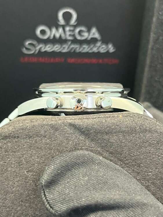 オメガ スピードマスター 311.30.40.30.01.001（高級時計）の商品画像 - 査定依頼日：2025年5月7日 - 最高査定価格：2,150,000円