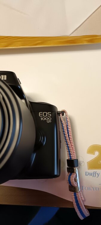 EOS1000（カメラ）の商品画像 - 査定依頼日：2026年3月7日 - 最高査定価格：300円