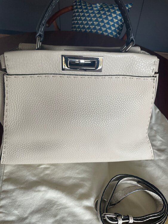 フェンディ  （ブランドバッグ）の商品画像 - 査定依頼日：2024年12月20日 - 最高査定価格：320,000円