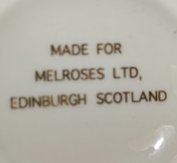 ヴィンテージメルローズ陶器ティーキャニスター　花柄3本セット（美術品・骨董品）の商品画像 - 査定依頼日：2025年9月16日 - 最高査定価格：2,000円