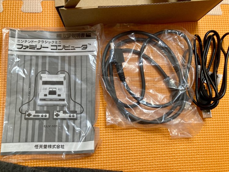 ニンテンドークラシックミニ ファミリーコンピュータ CLV-S-HVCC（ゲーム機本体・ゲームソフト）の商品画像 - 査定依頼日：2023年3月25日 - 最高査定価格：400円