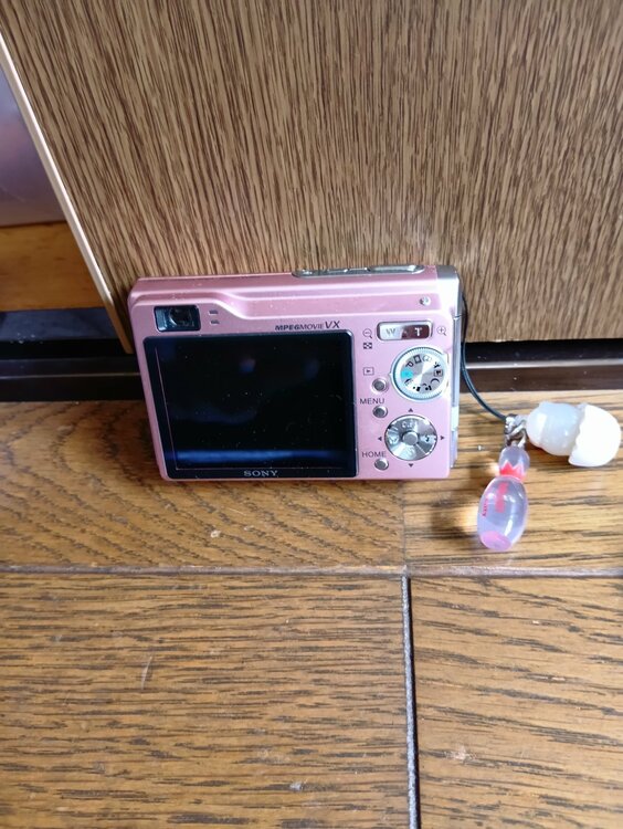 Cyber　shot　DSC-WX7（カメラ）の商品画像 - 査定依頼日：2026年4月2日 - 最高査定価格：6,000円