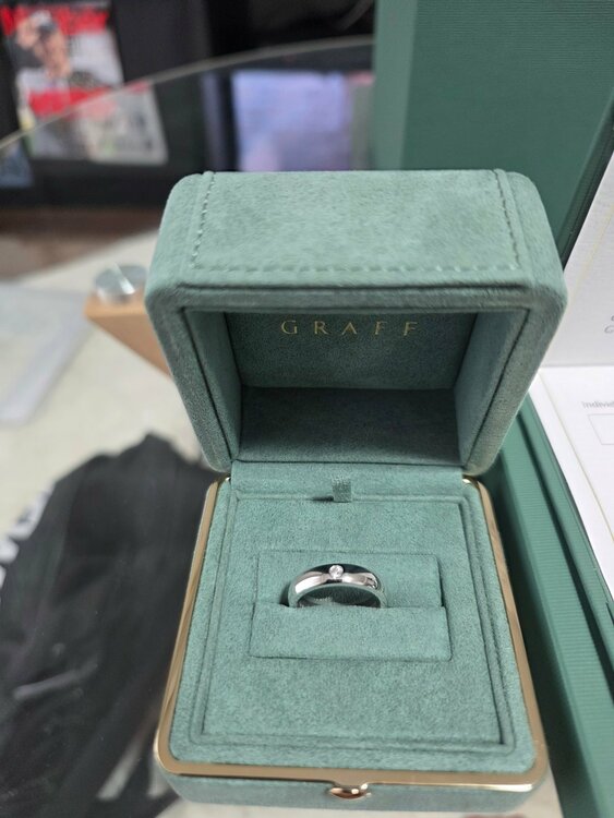 GRAFF White Round Diamon　4mm 　D Shape　ウエ（金・貴金属）の商品画像 - 査定依頼日：2026年6月7日 - 最高査定価格：122,000円